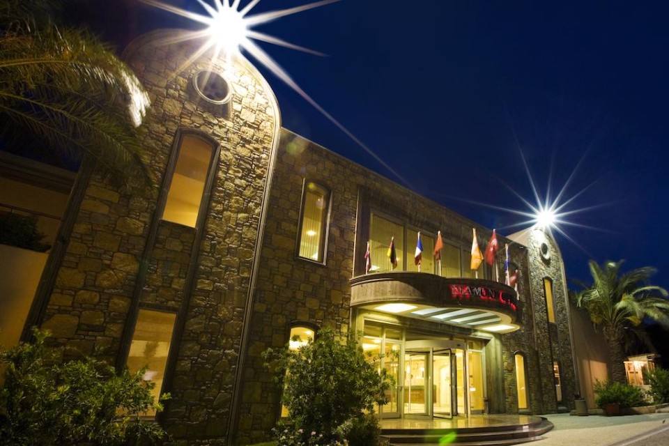 محوطه هتل محوطه هتل