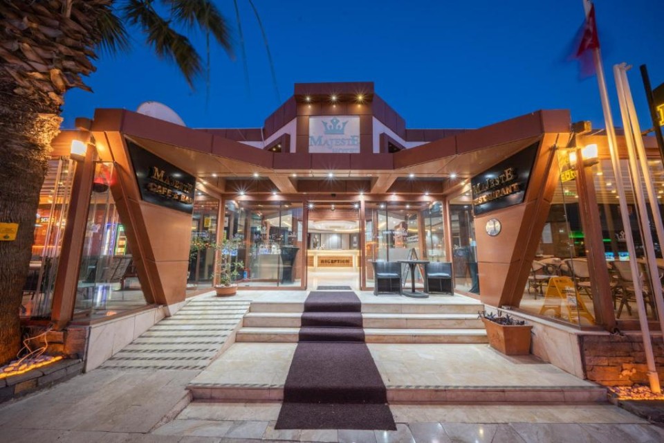 محوطه هتل محوطه هتل