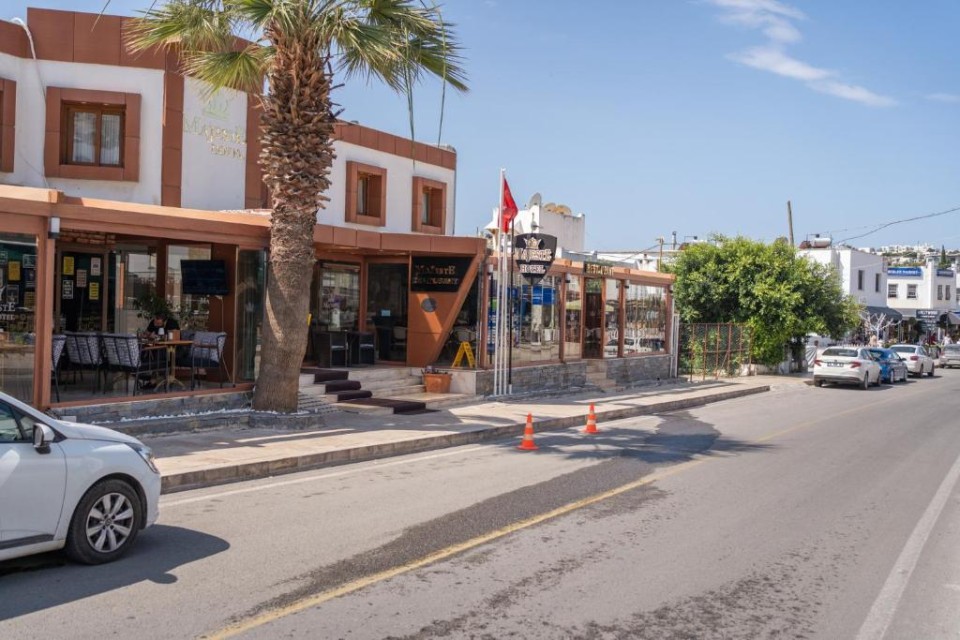 محوطه هتل محوطه هتل