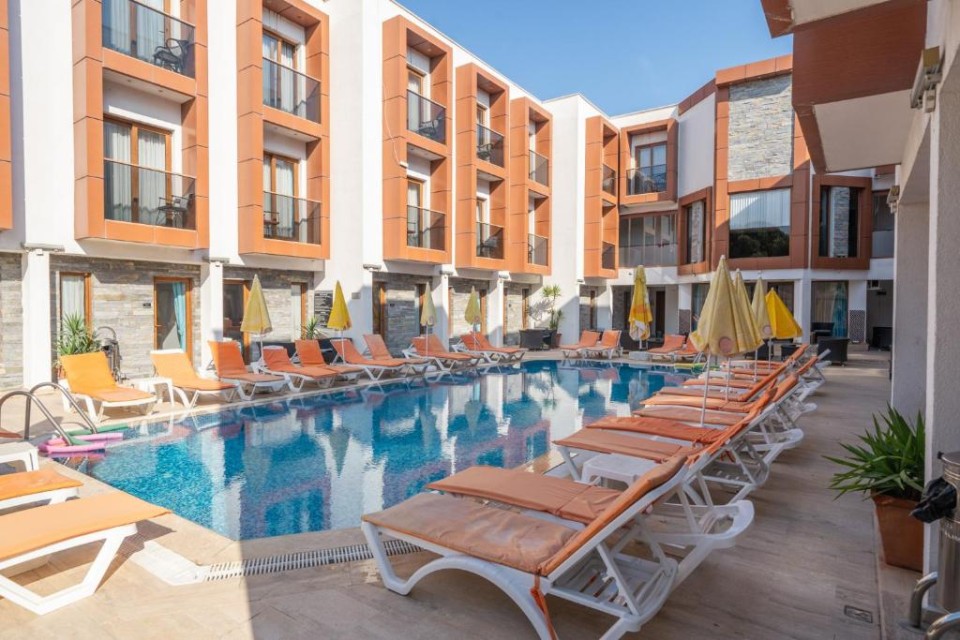 محوطه هتل محوطه هتل