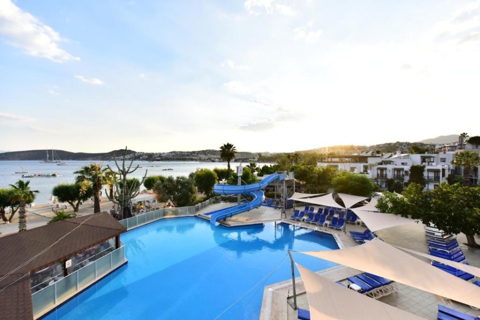 محوطه هتل محوطه هتل