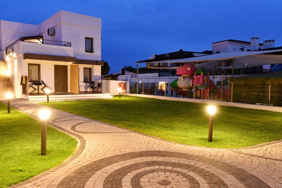 محوطه هتل محوطه هتل