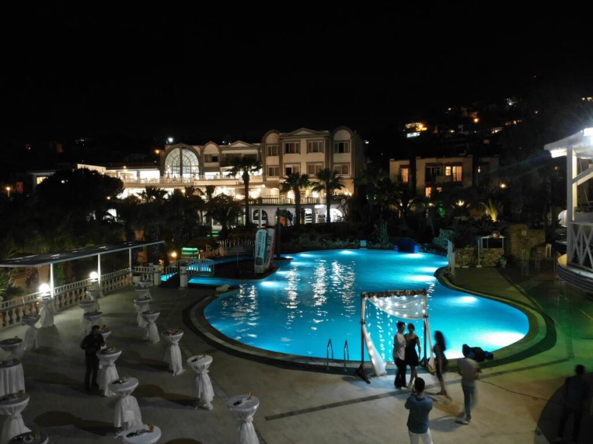 محوطه هتل محوطه هتل