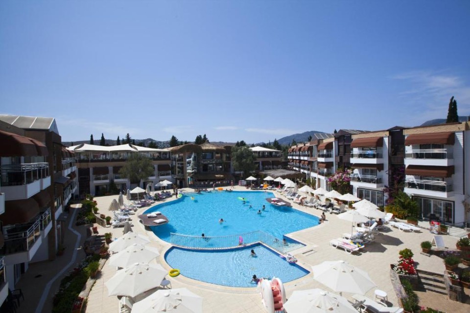 محوطه هتل محوطه هتل