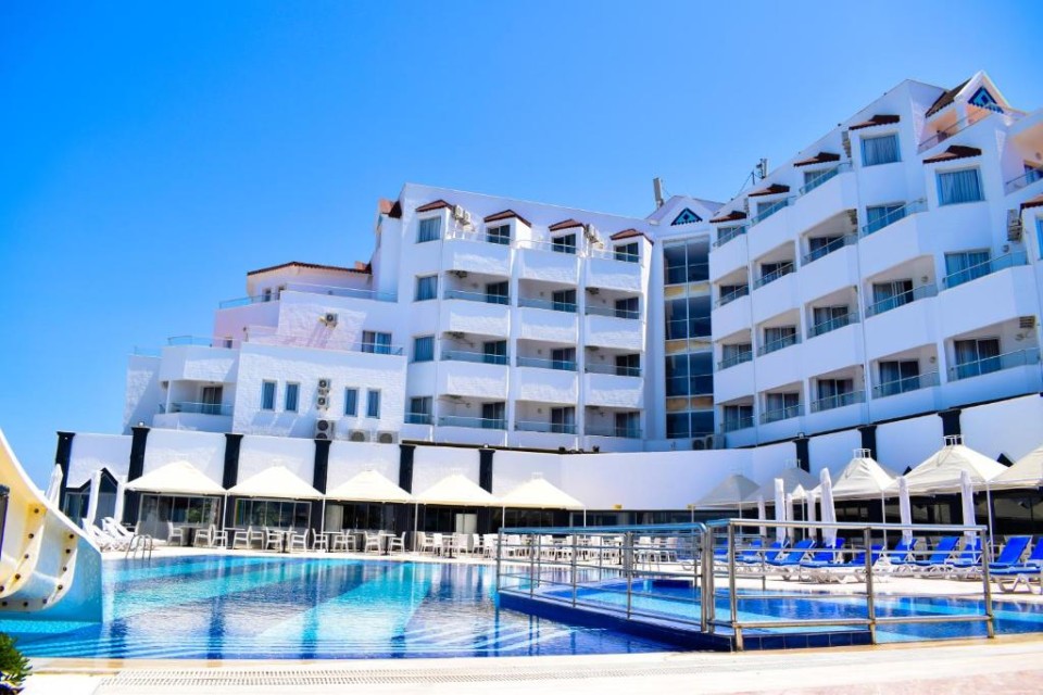 محوطه هتل محوطه هتل