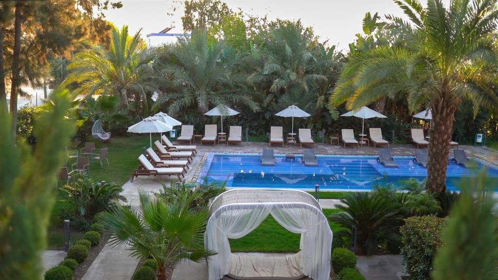 محوطه هتل محوطه هتل