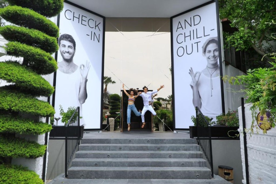 ورودی هتل ورودی هتل