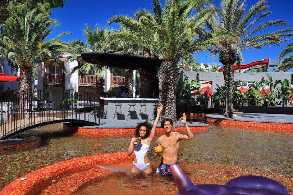 محوطه هتل محوطه هتل