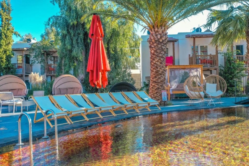 محوطه هتل محوطه هتل