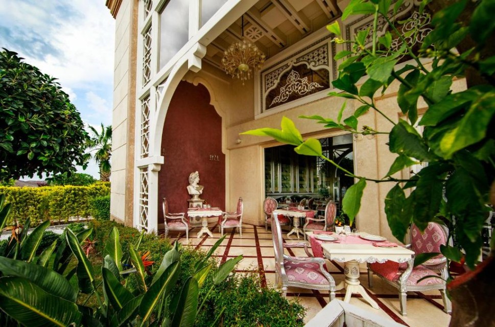 محوطه هتل محوطه هتل