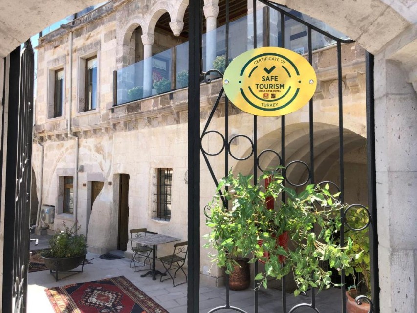 محوطه هتل محوطه هتل