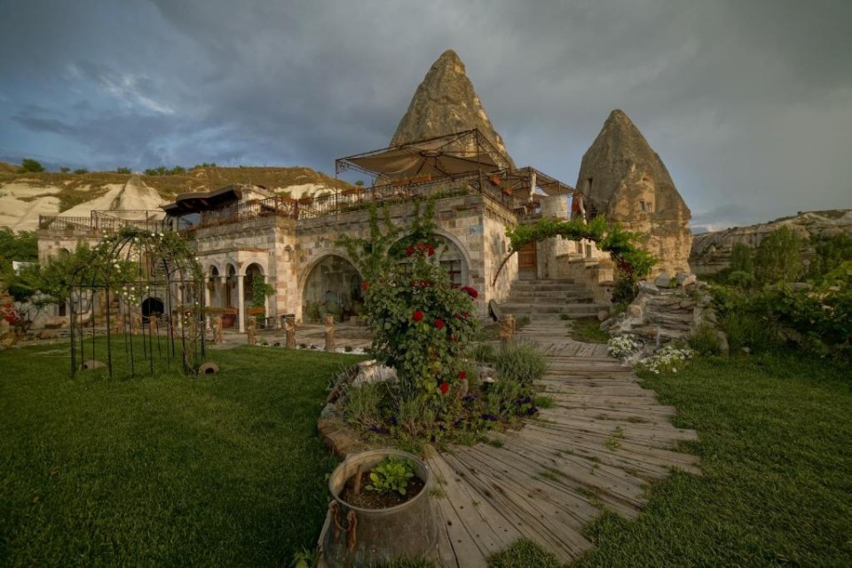 محوطه هتل محوطه هتل