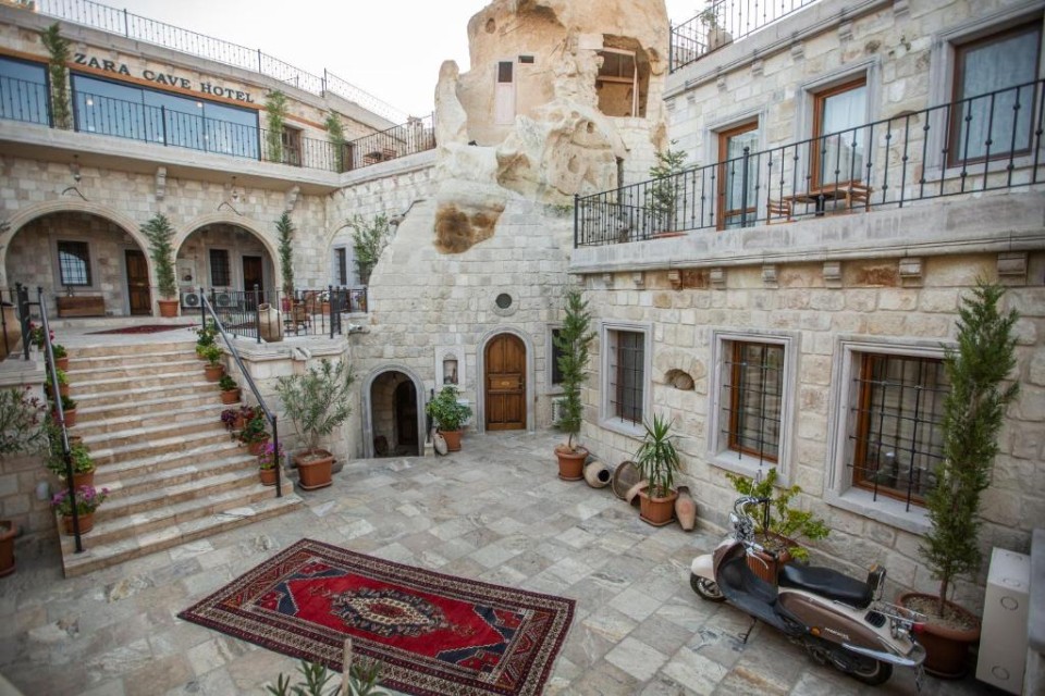 محوطه هتل محوطه هتل