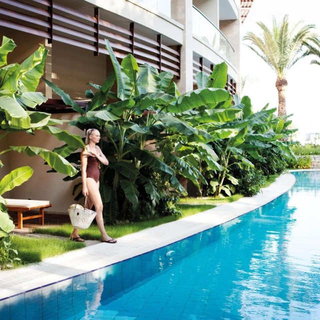 محوطه هتل محوطه هتل