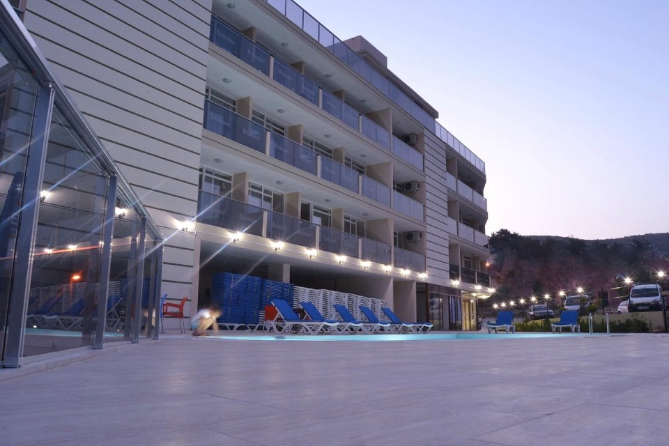 محوطه هتل محوطه هتل