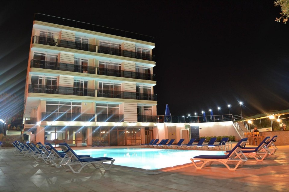 محوطه هتل محوطه هتل