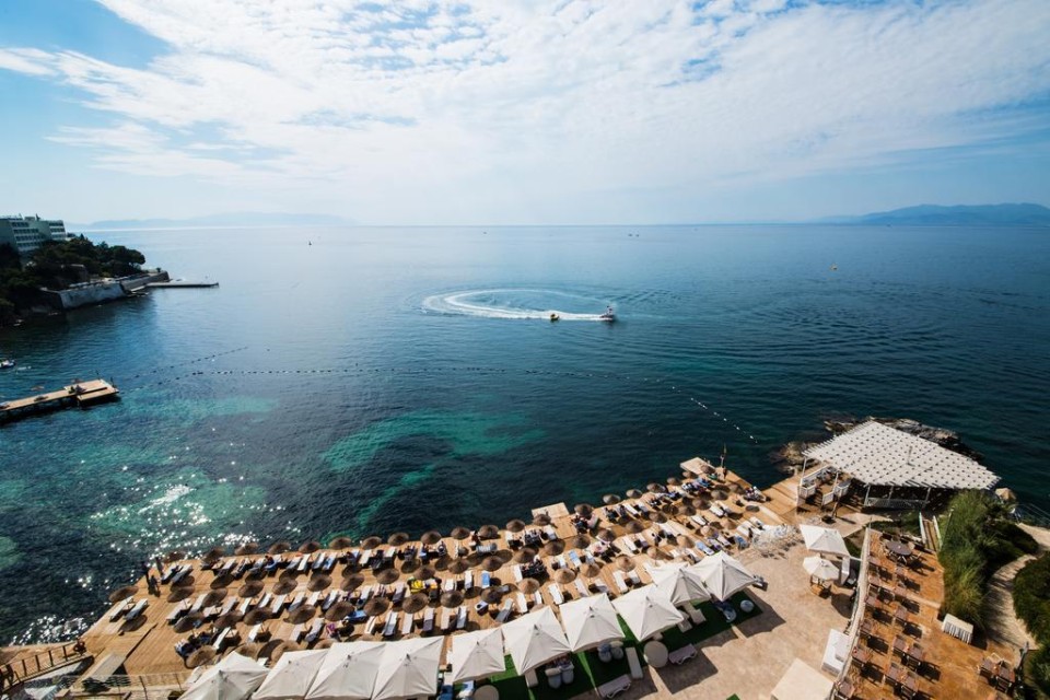 محوطه هتل محوطه هتل