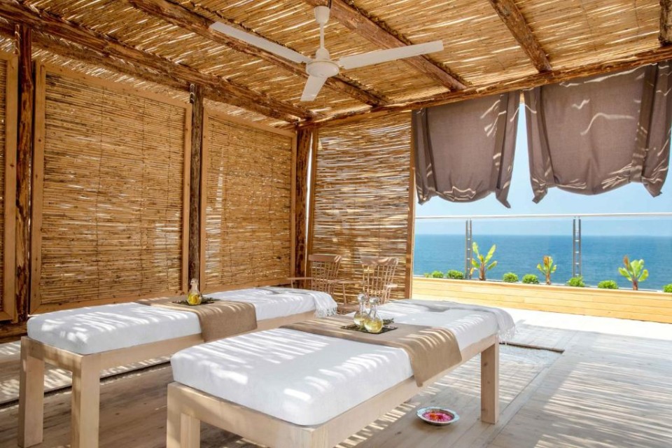 محوطه هتل محوطه هتل