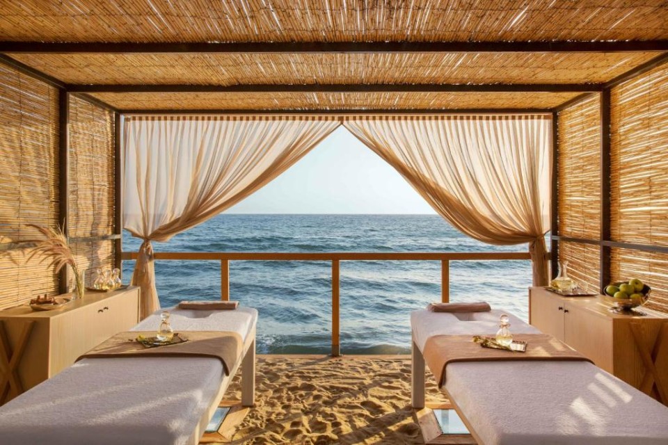 محوطه هتل محوطه هتل