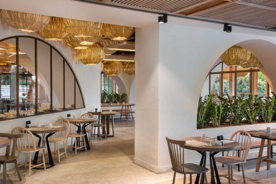 محوطه هتل محوطه هتل