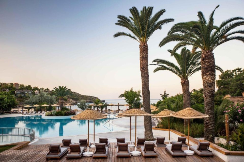 محوطه هتل محوطه هتل