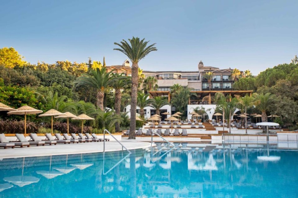 محوطه هتل محوطه هتل