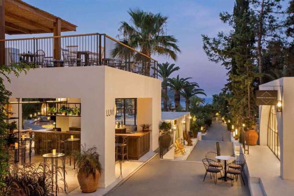 محوطه هتل محوطه هتل