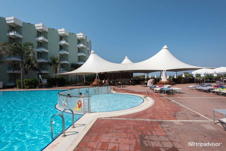 محوطه هتل محوطه هتل