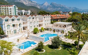 محوطه هتل محوطه هتل