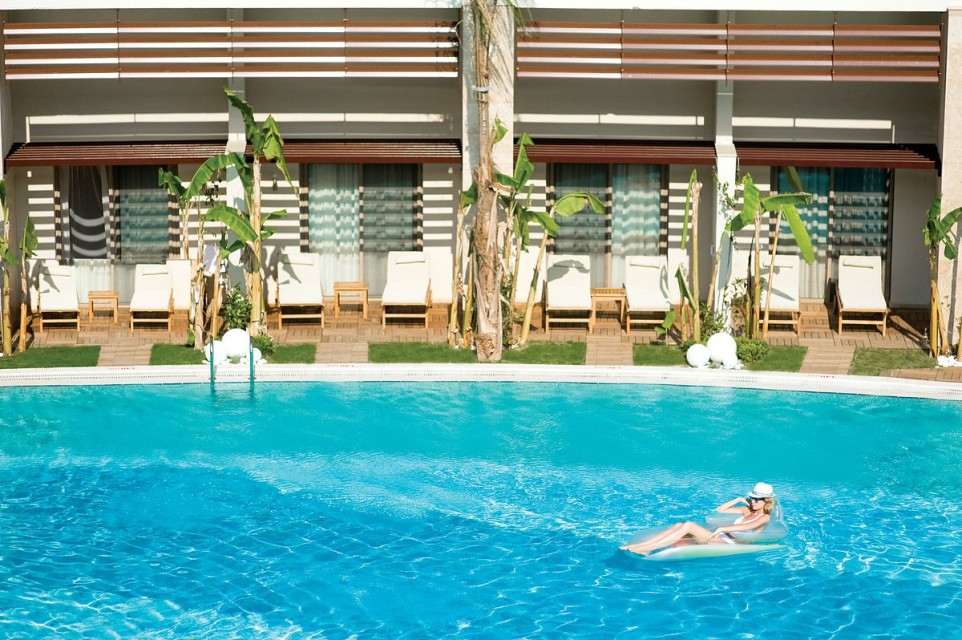 محوطه هتل محوطه هتل