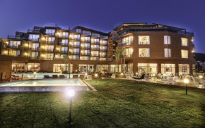 محوطه هتل محوطه هتل