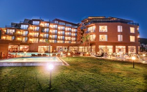 محوطه هتل محوطه هتل