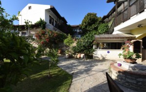 محوطه هتل محوطه هتل