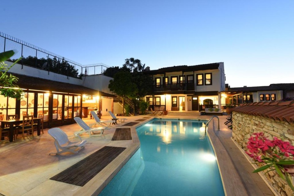 محوطه هتل محوطه هتل