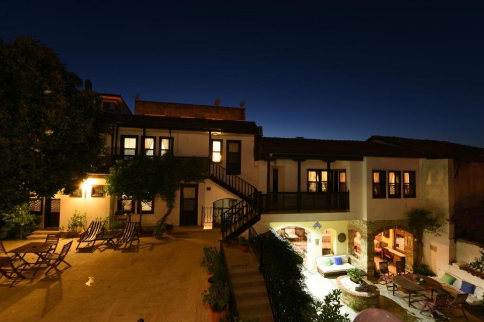 محوطه هتل محوطه هتل