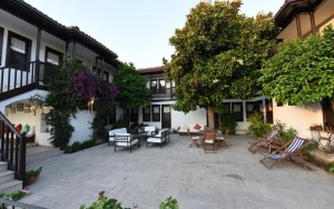 محوطه هتل محوطه هتل