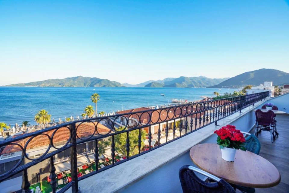 محوطه هتل محوطه هتل