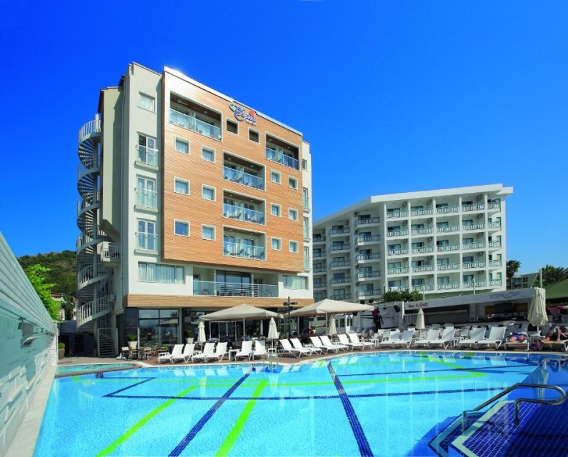 محوطه هتل محوطه هتل