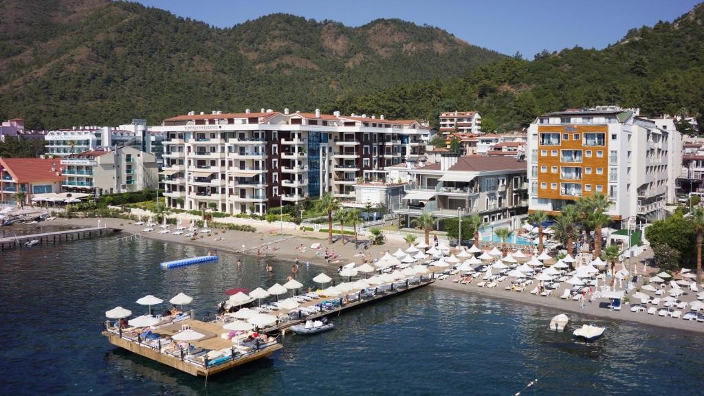 محوطه هتل محوطه هتل