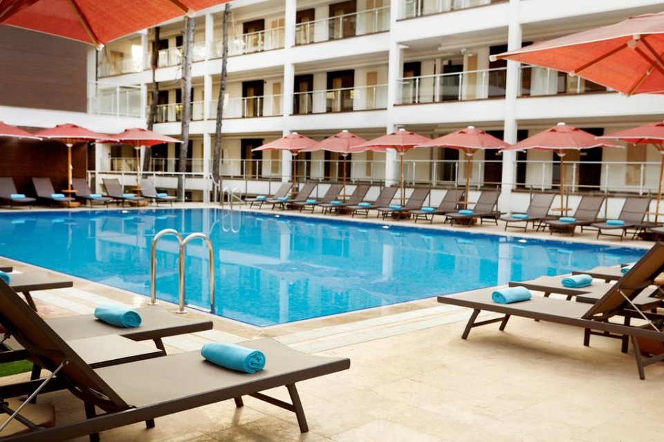 محوطه هتل محوطه هتل