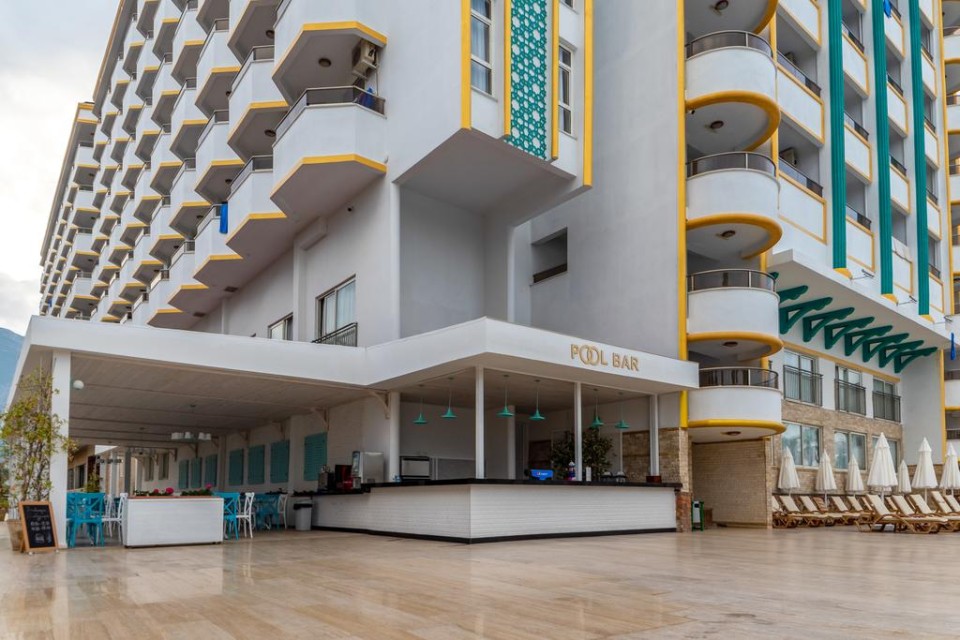 محوطه هتل محوطه هتل