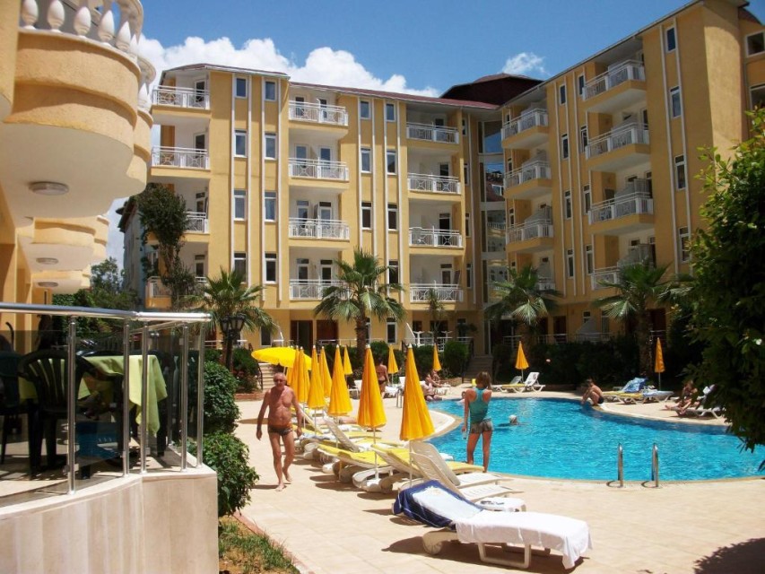 محوطه هتل محوطه هتل