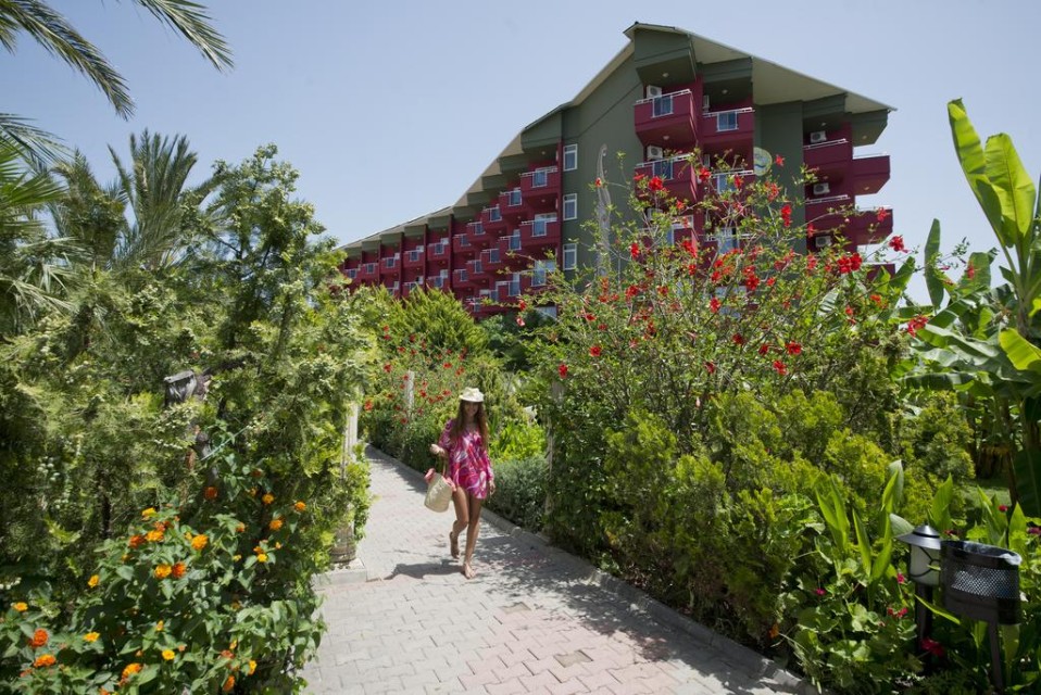 محوطه هتل محوطه هتل