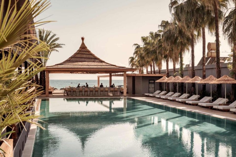 محوطه هتل محوطه هتل