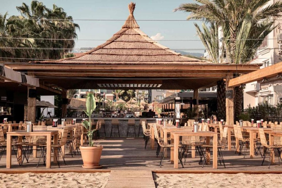 محوطه هتل محوطه هتل