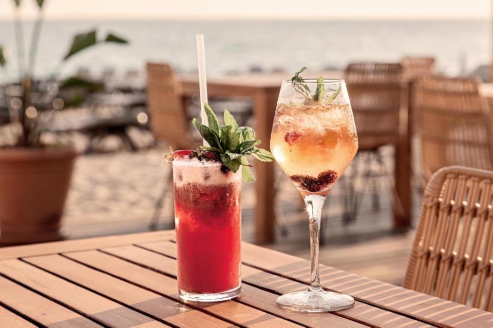 محوطه هتل محوطه هتل