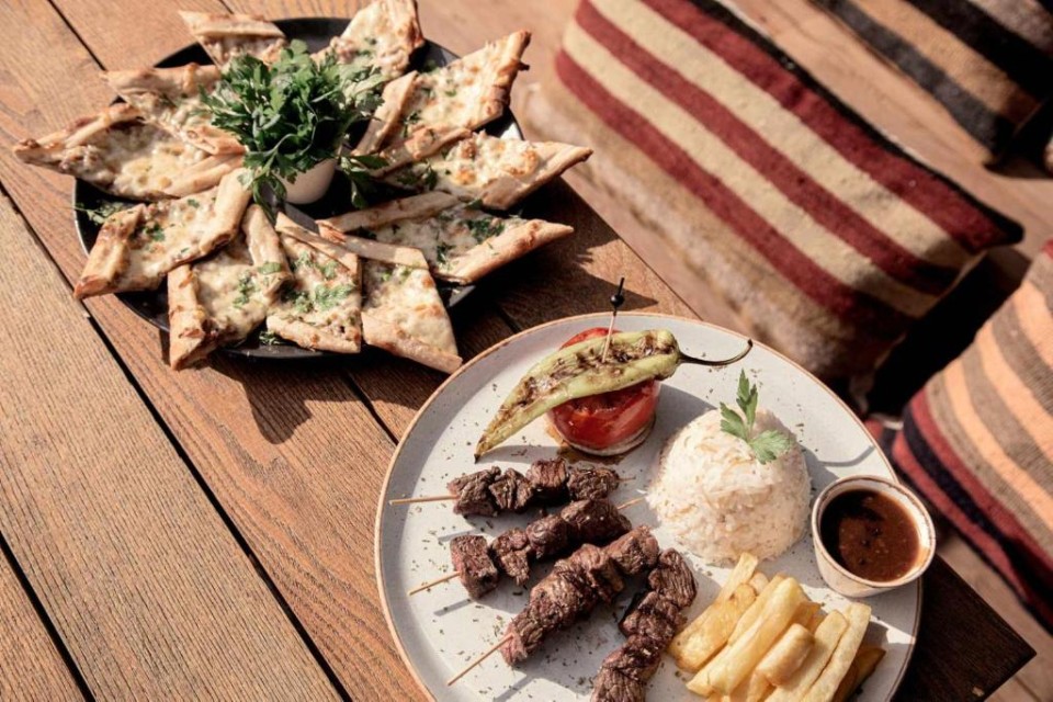 محوطه هتل محوطه هتل