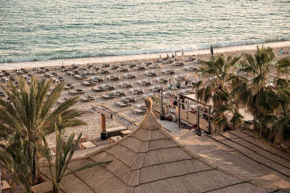 محوطه هتل محوطه هتل