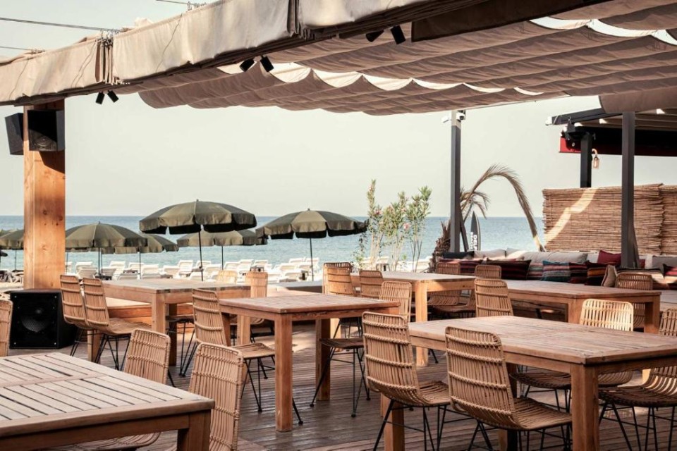 محوطه هتل محوطه هتل