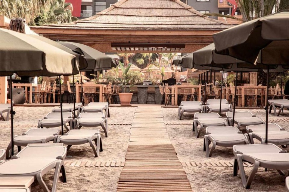 محوطه هتل محوطه هتل